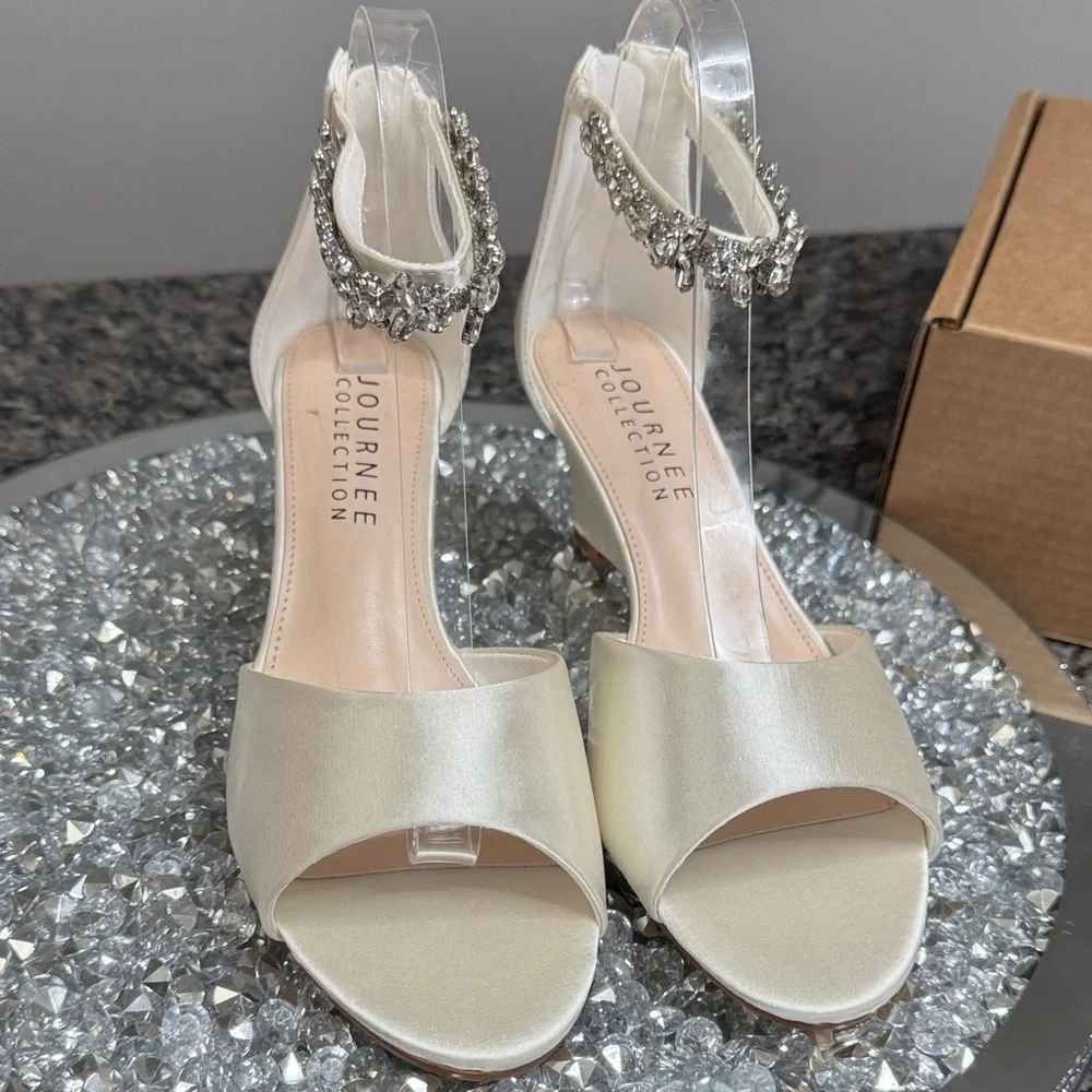Journee Collection Ivory Wedge satin Sandals with Crystal Strap NEW 8.5